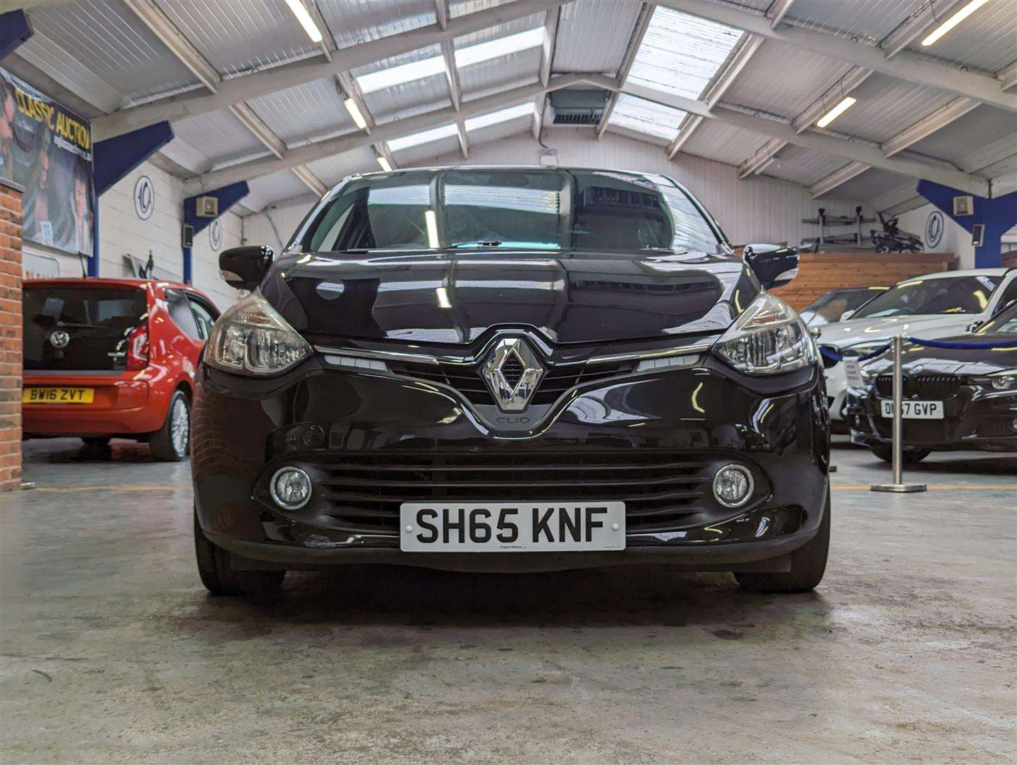 <p>2015 RENAULT CLIO DYNAMIQUE NAV 16V</p>