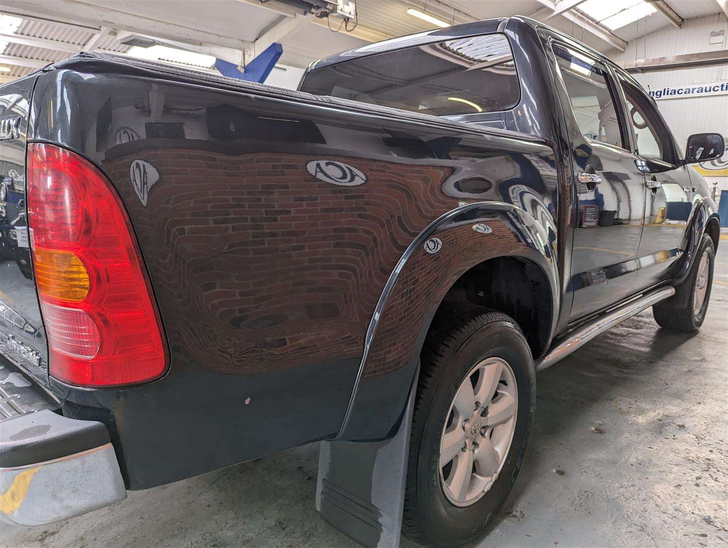 <p>2010 TOYOTA HILUX INV D-4D 4X4 DCB</p>