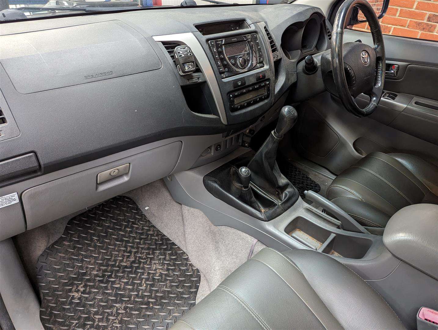 <p>2010 TOYOTA HILUX INV D-4D 4X4 DCB</p>