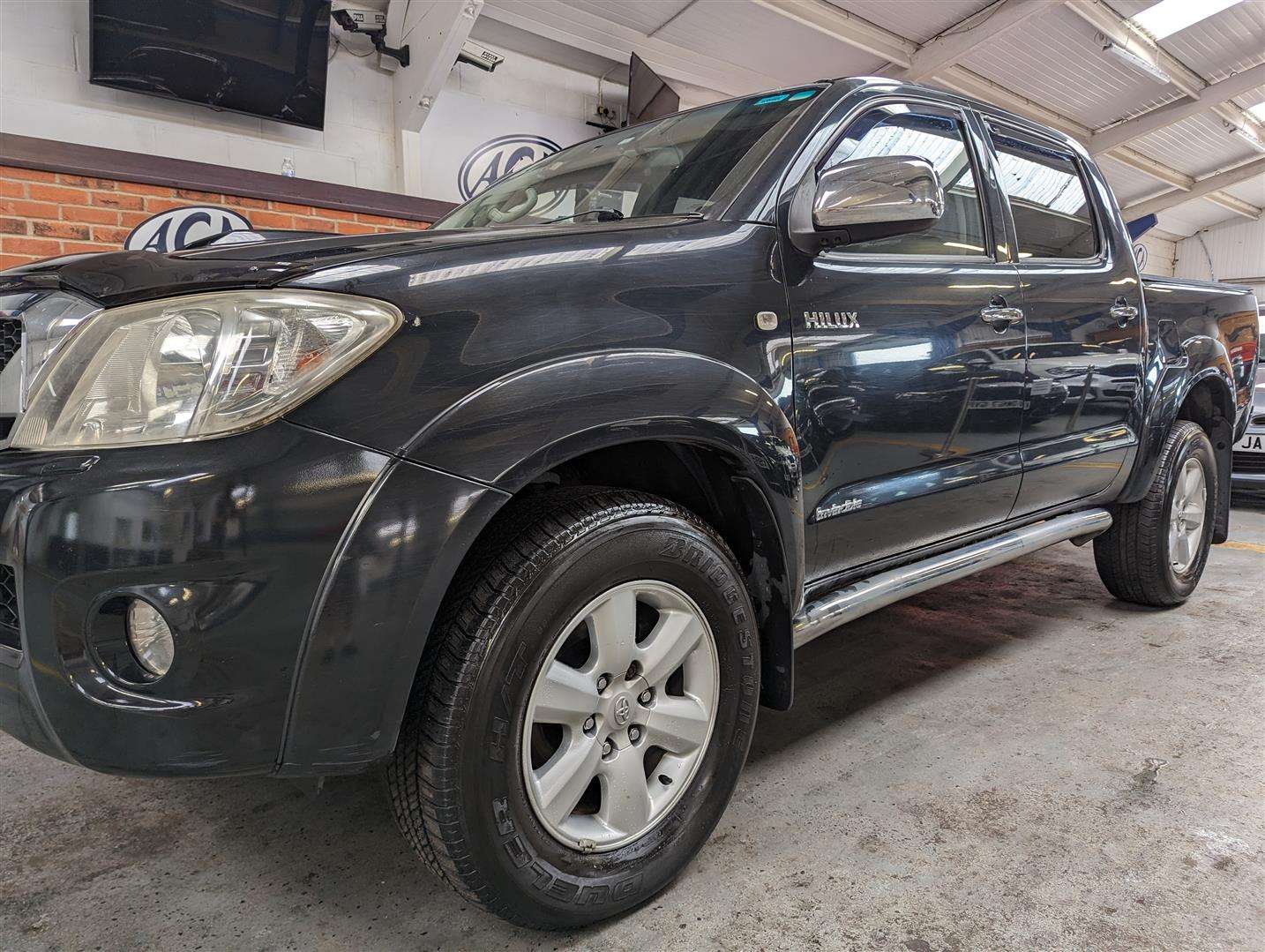 <p>2010 TOYOTA HILUX INV D-4D 4X4 DCB</p>