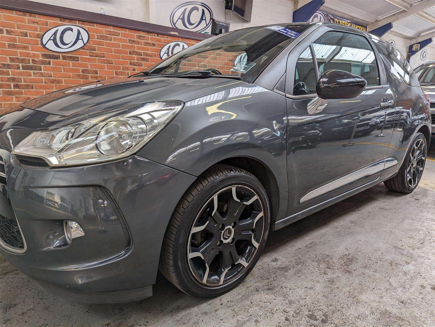 <p>2015 CITROEN DS3 DSTYLE + E-HDI</p>