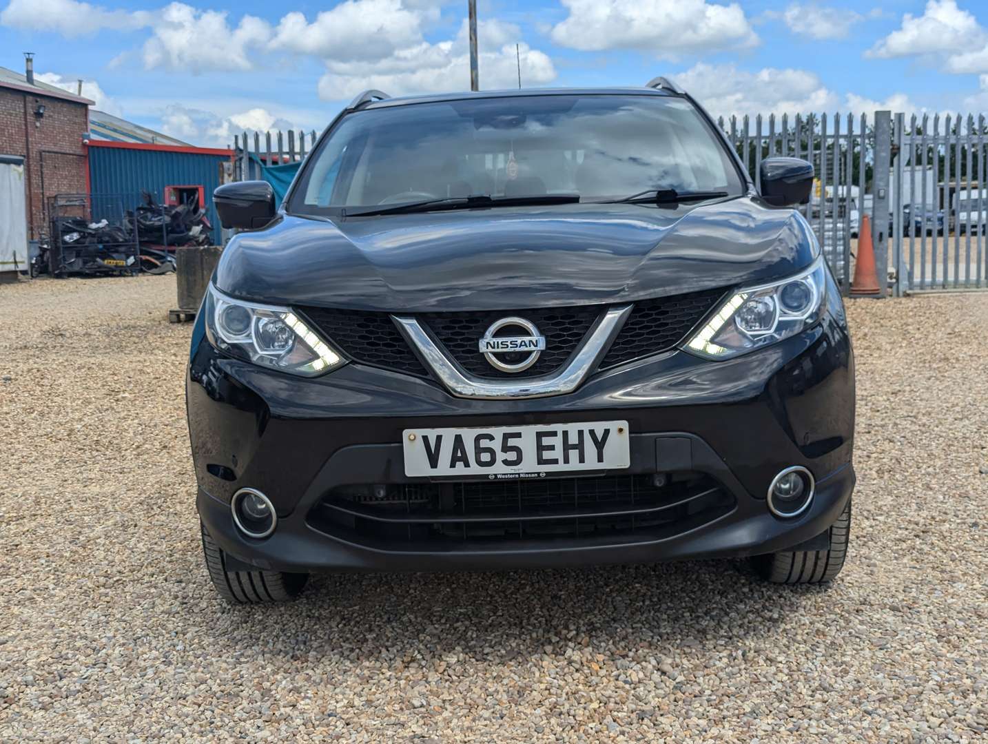 <p>2016 NISSAN QASHQAI N-TEC + DCI</p>