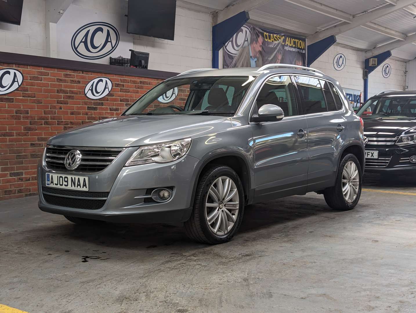 <p>2009 VOLKSWAGEN TIGUAN SPORT TDI 140 AUTO</p>