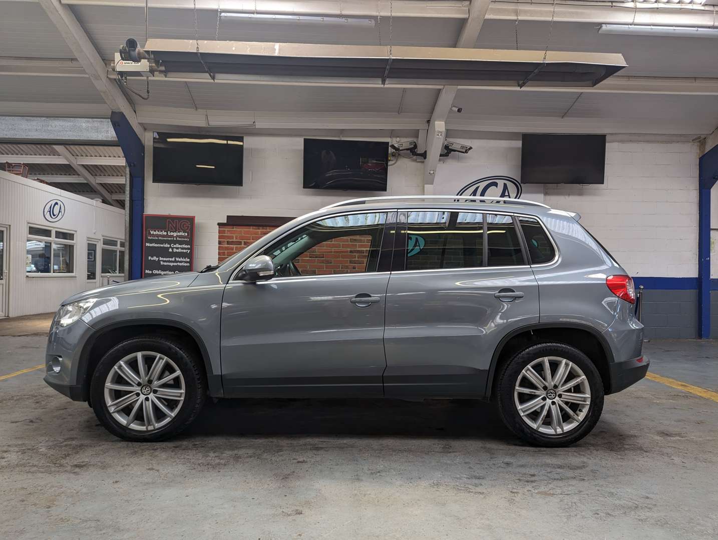 <p>2009 VOLKSWAGEN TIGUAN SPORT TDI 140 AUTO</p>