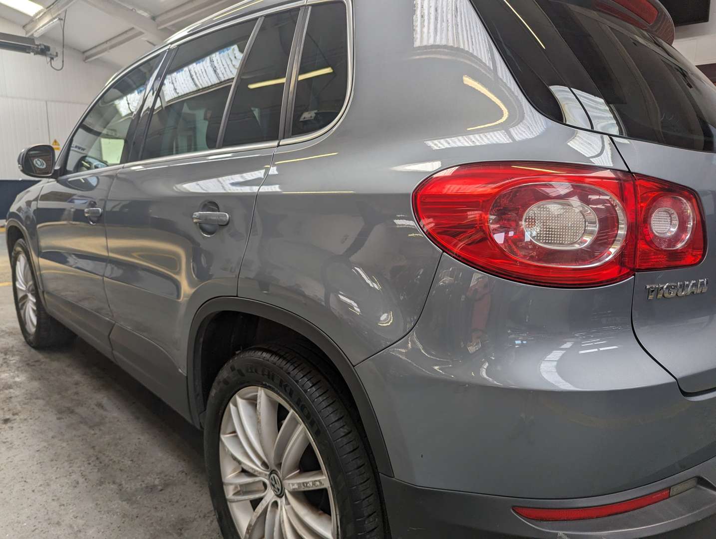 <p>2009 VOLKSWAGEN TIGUAN SPORT TDI 140 AUTO</p>