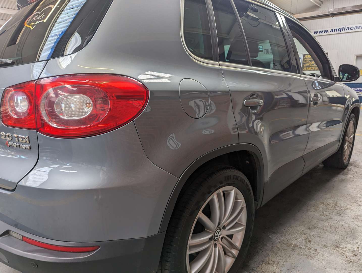 <p>2009 VOLKSWAGEN TIGUAN SPORT TDI 140 AUTO</p>