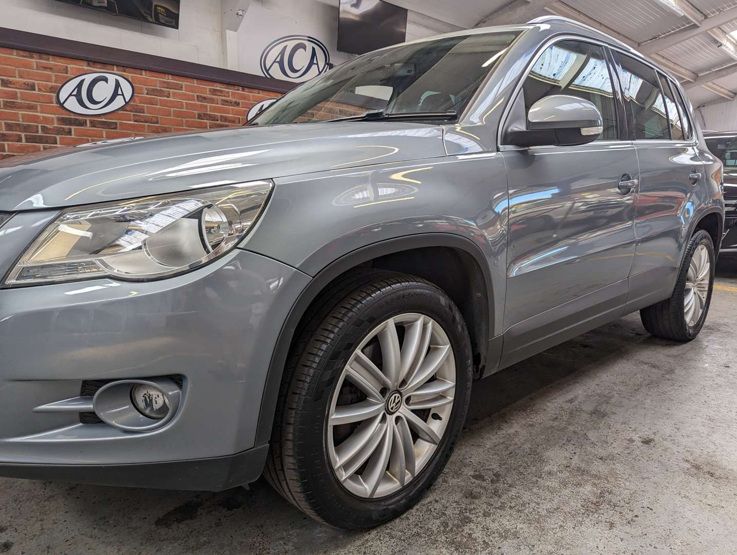 <p>2009 VOLKSWAGEN TIGUAN SPORT TDI 140 AUTO</p>