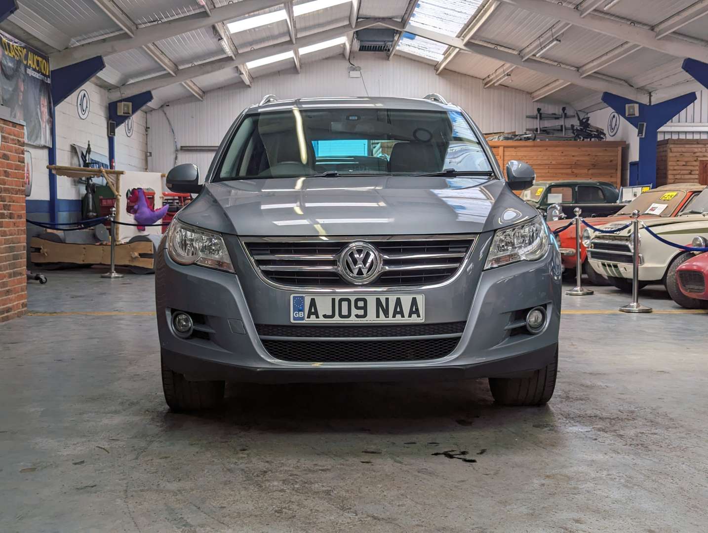 <p>2009 VOLKSWAGEN TIGUAN SPORT TDI 140 AUTO</p>