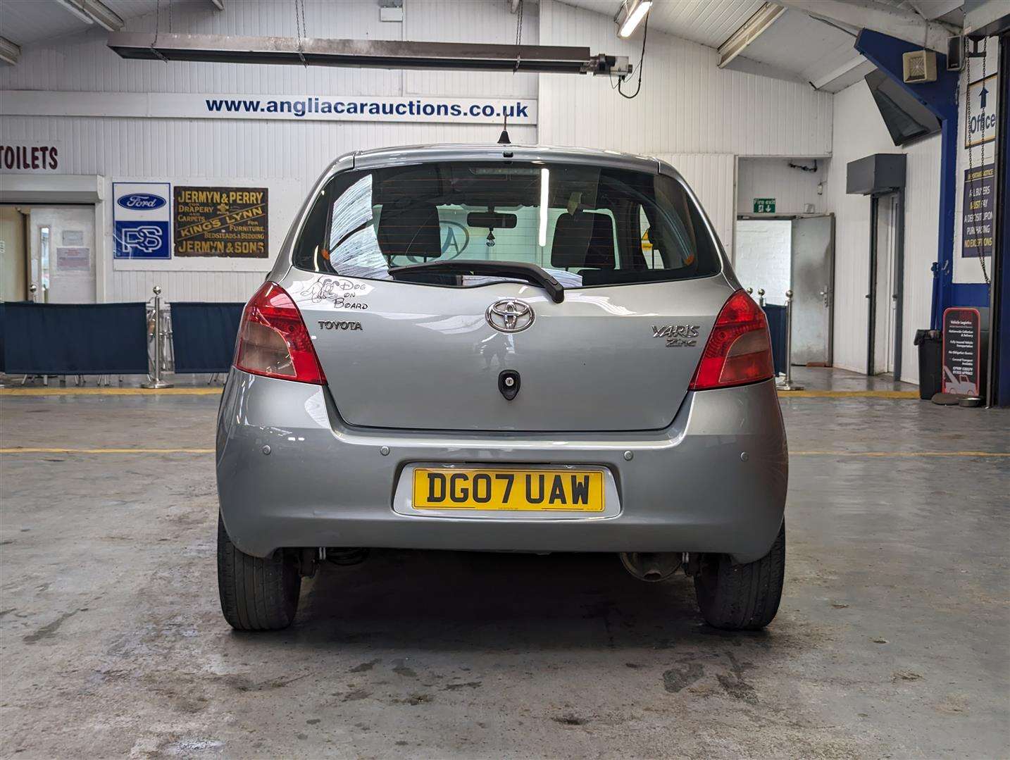 <p>2007 TOYOTA YARIS ZINC</p>