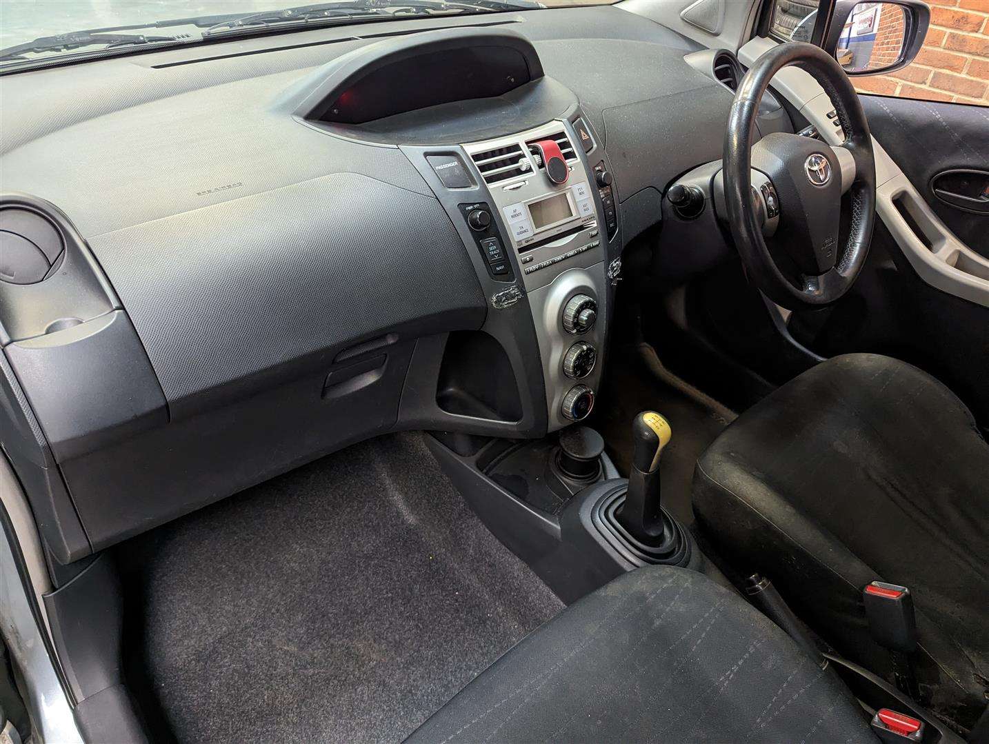 <p>2007 TOYOTA YARIS ZINC</p>