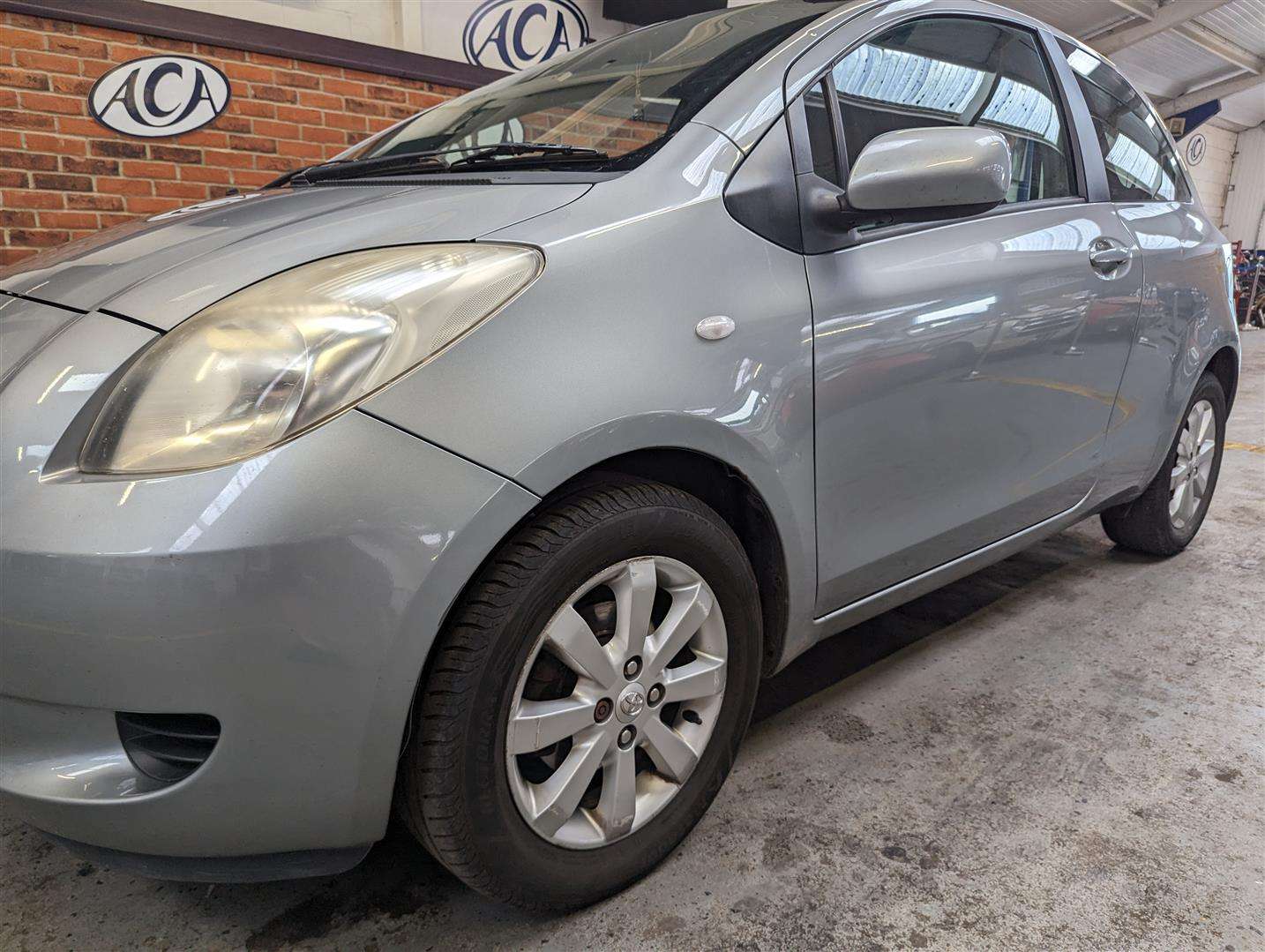 <p>2007 TOYOTA YARIS ZINC</p>