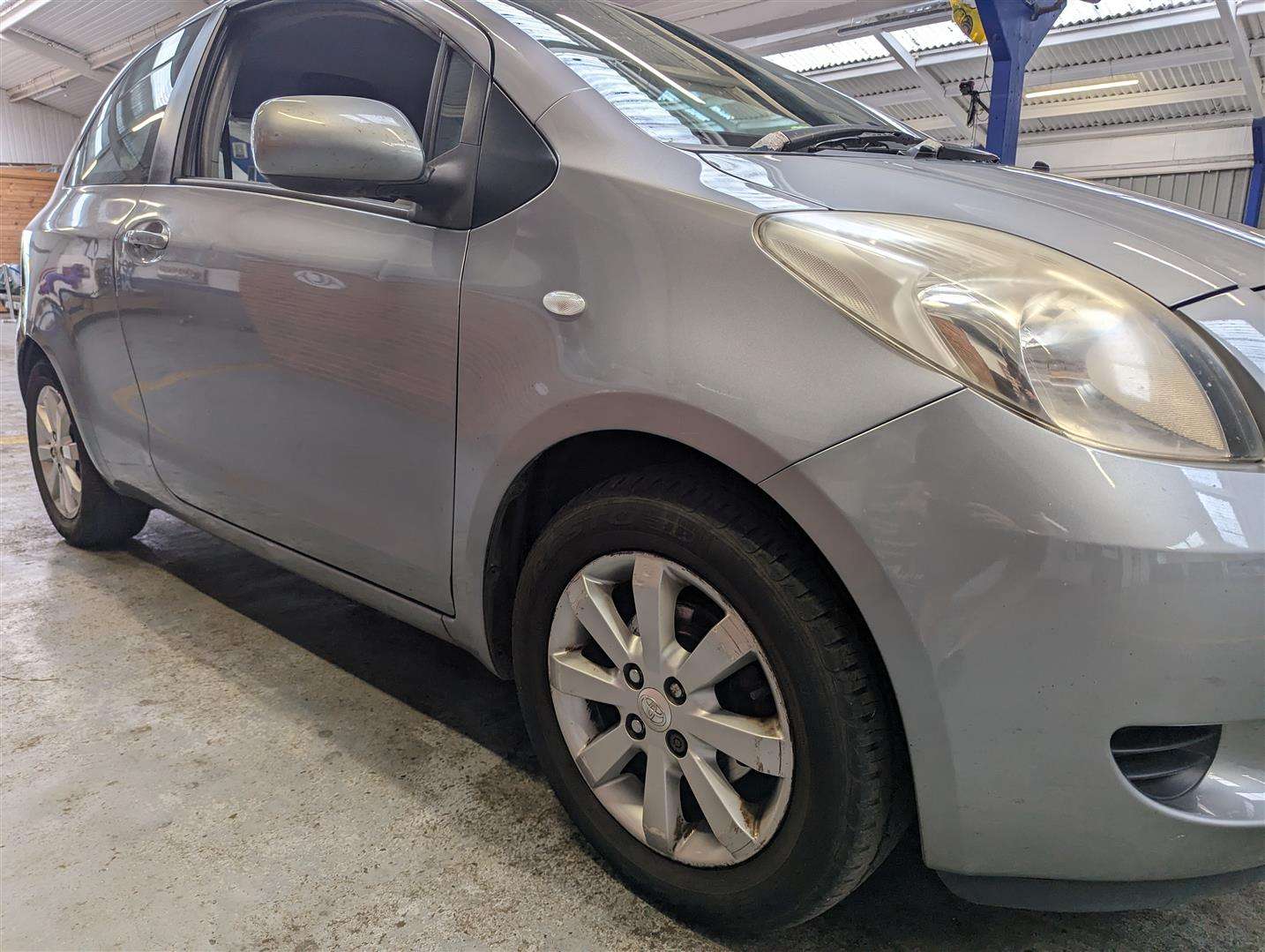 <p>2007 TOYOTA YARIS ZINC</p>