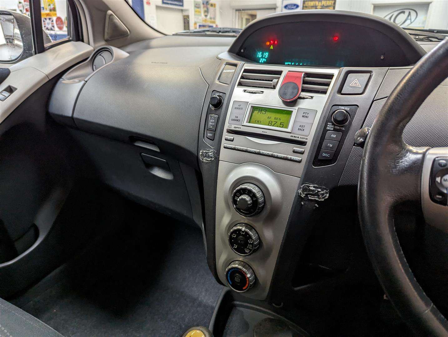 <p>2007 TOYOTA YARIS ZINC</p>