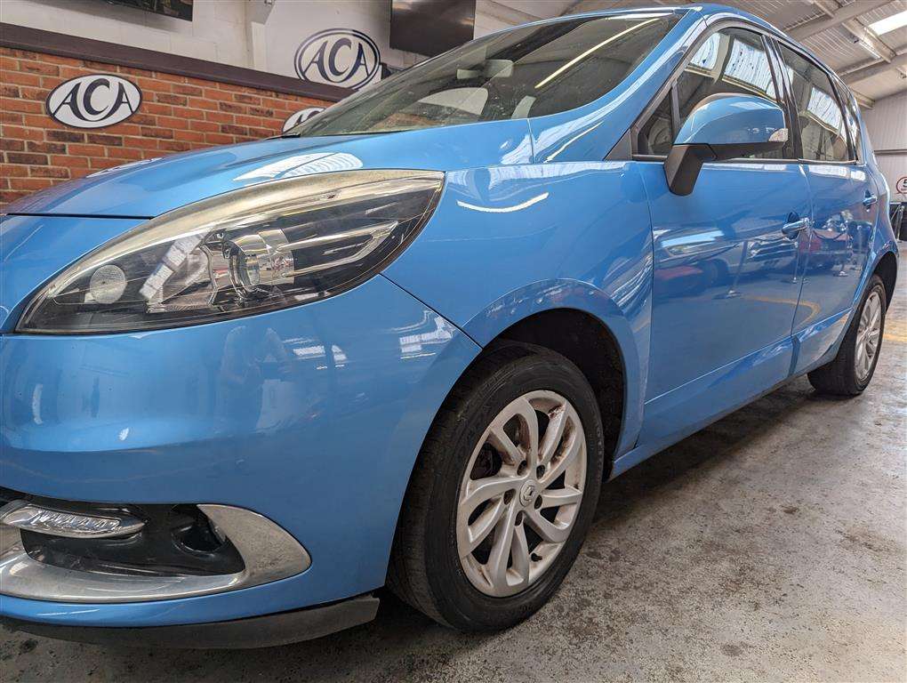 <p>2013 RENAULT SCENIC **SOLD</p>