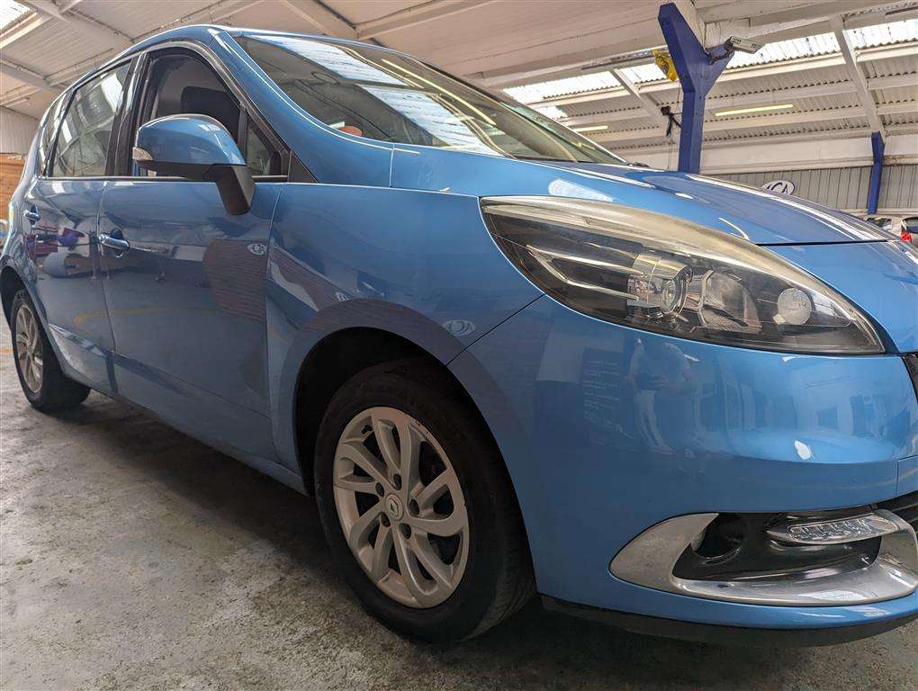 <p>2013 RENAULT SCENIC **SOLD</p>