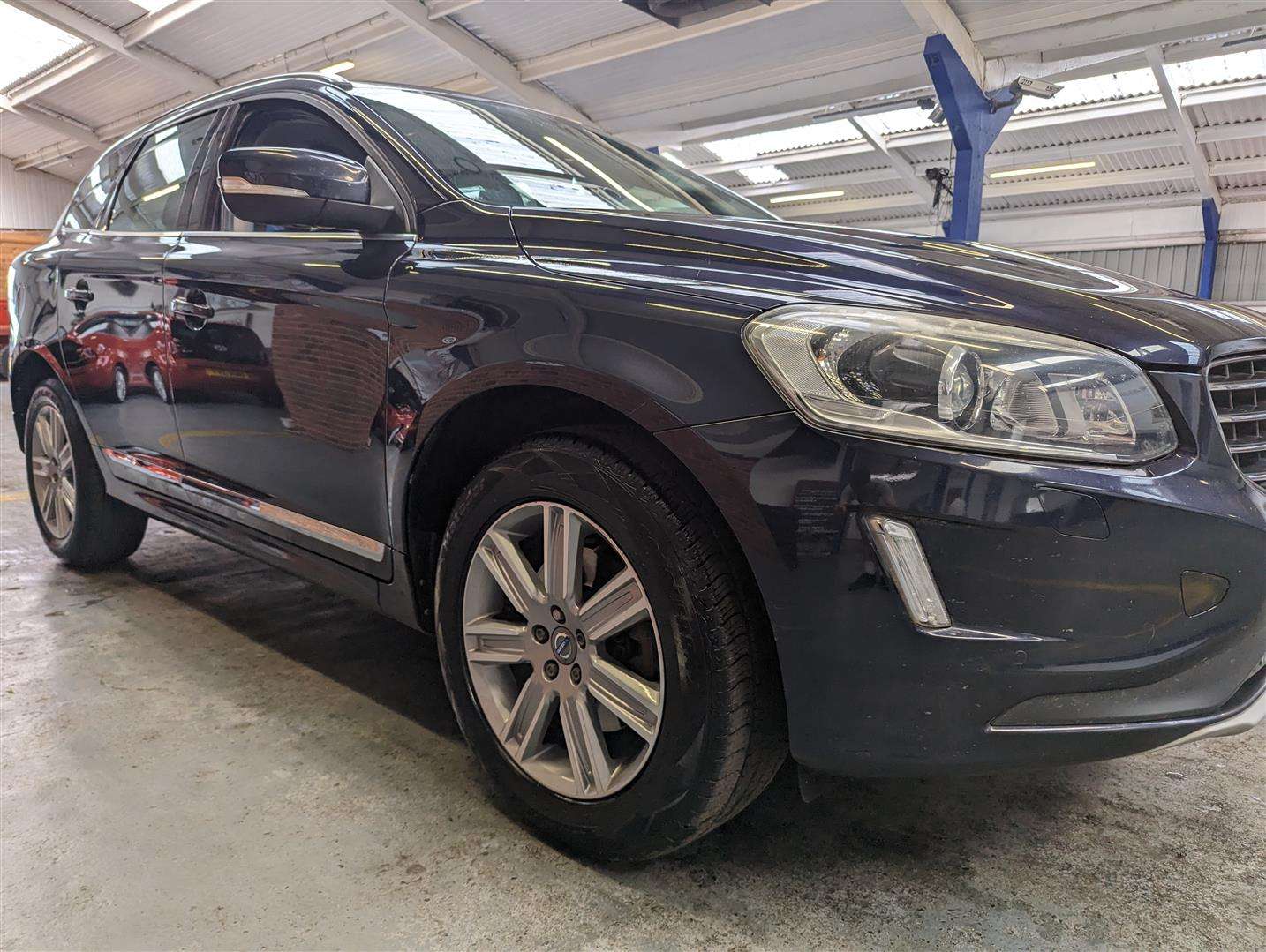 <p>2015 VOLVO XC60 SE LUX NAV D5 AWD AUTO</p>