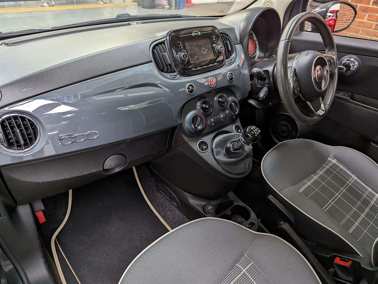 <p>2018 FIAT 500 LOUNGE</p>