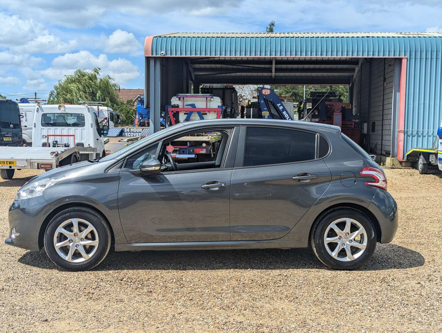 <p>2013 PEUGEOT 208 ACTIVE</p>