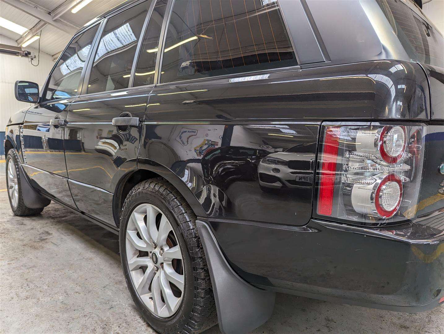 <p>2010 LAND ROVER RANGE ROVER VOGUE TDV8 AUTO</p>