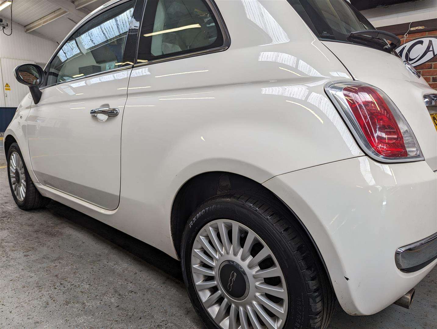 <p>2011 FIAT 500 LOUNGE</p>