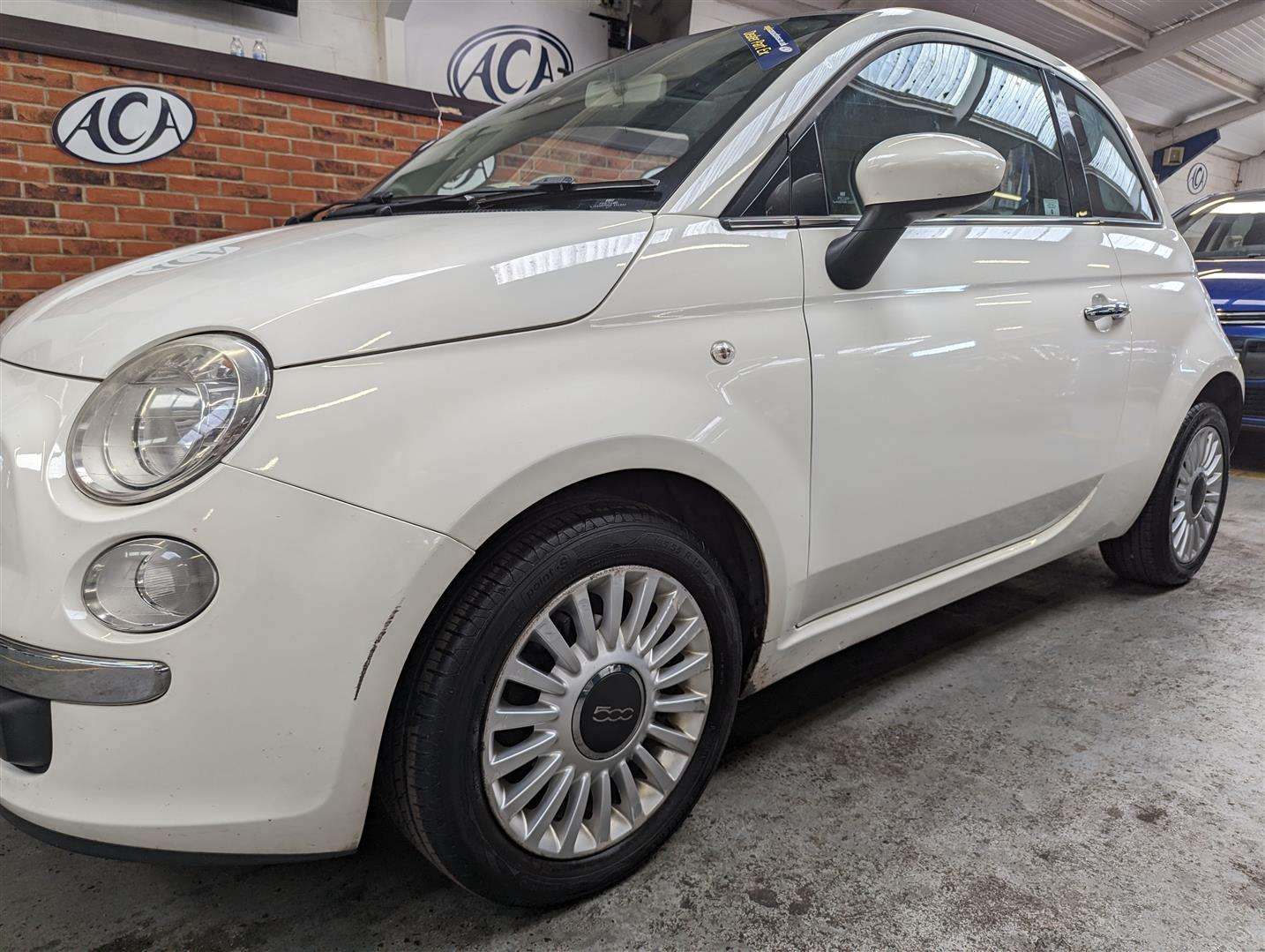 <p>2011 FIAT 500 LOUNGE</p>