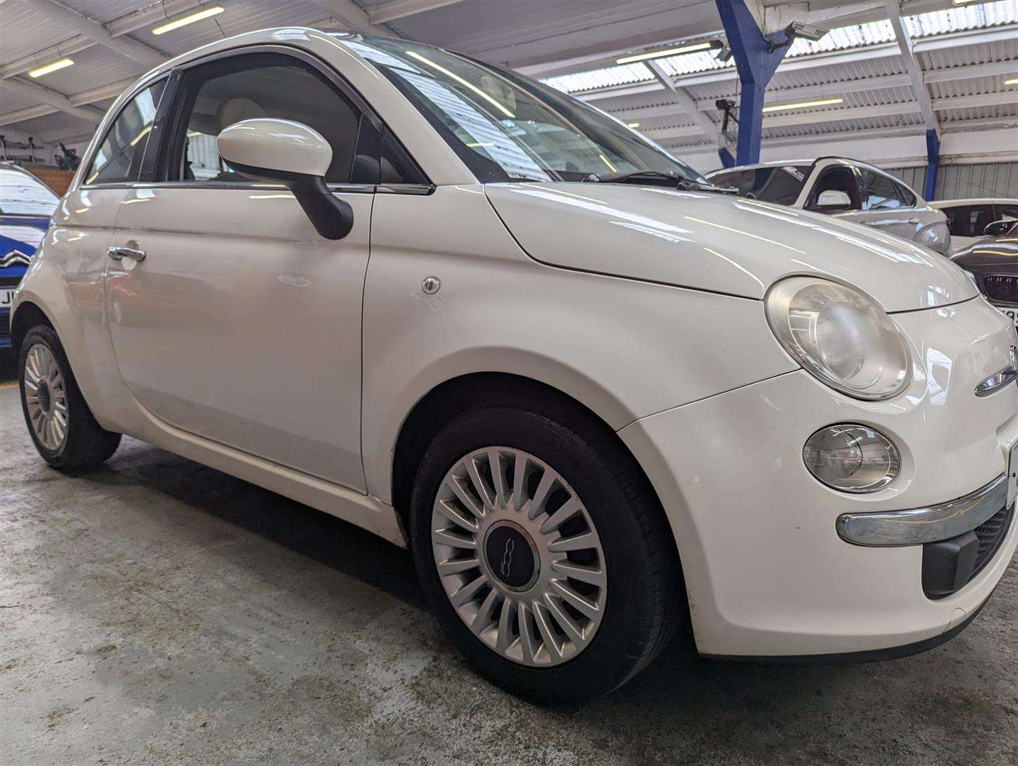 <p>2011 FIAT 500 LOUNGE</p>