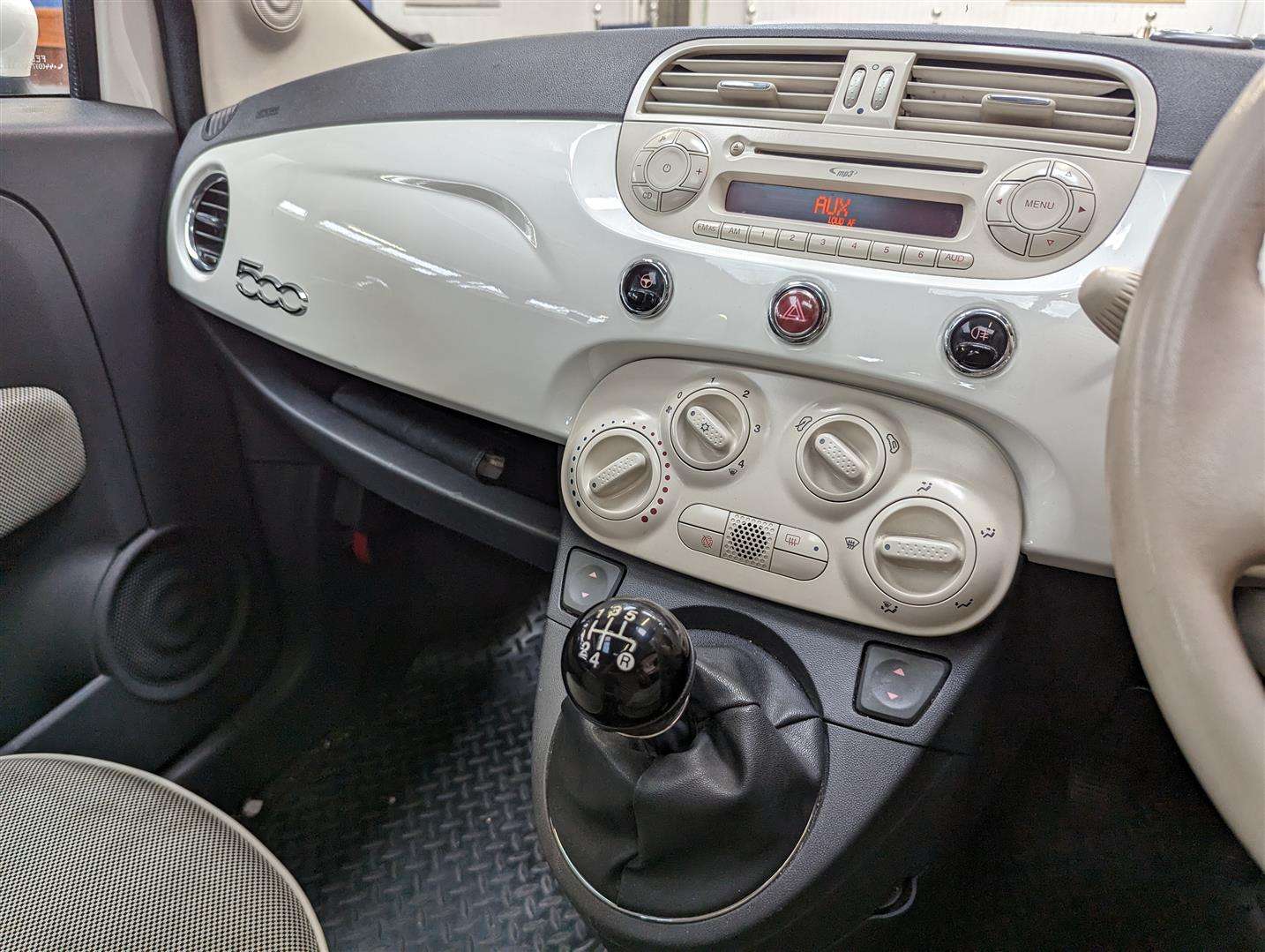 <p>2011 FIAT 500 LOUNGE</p>