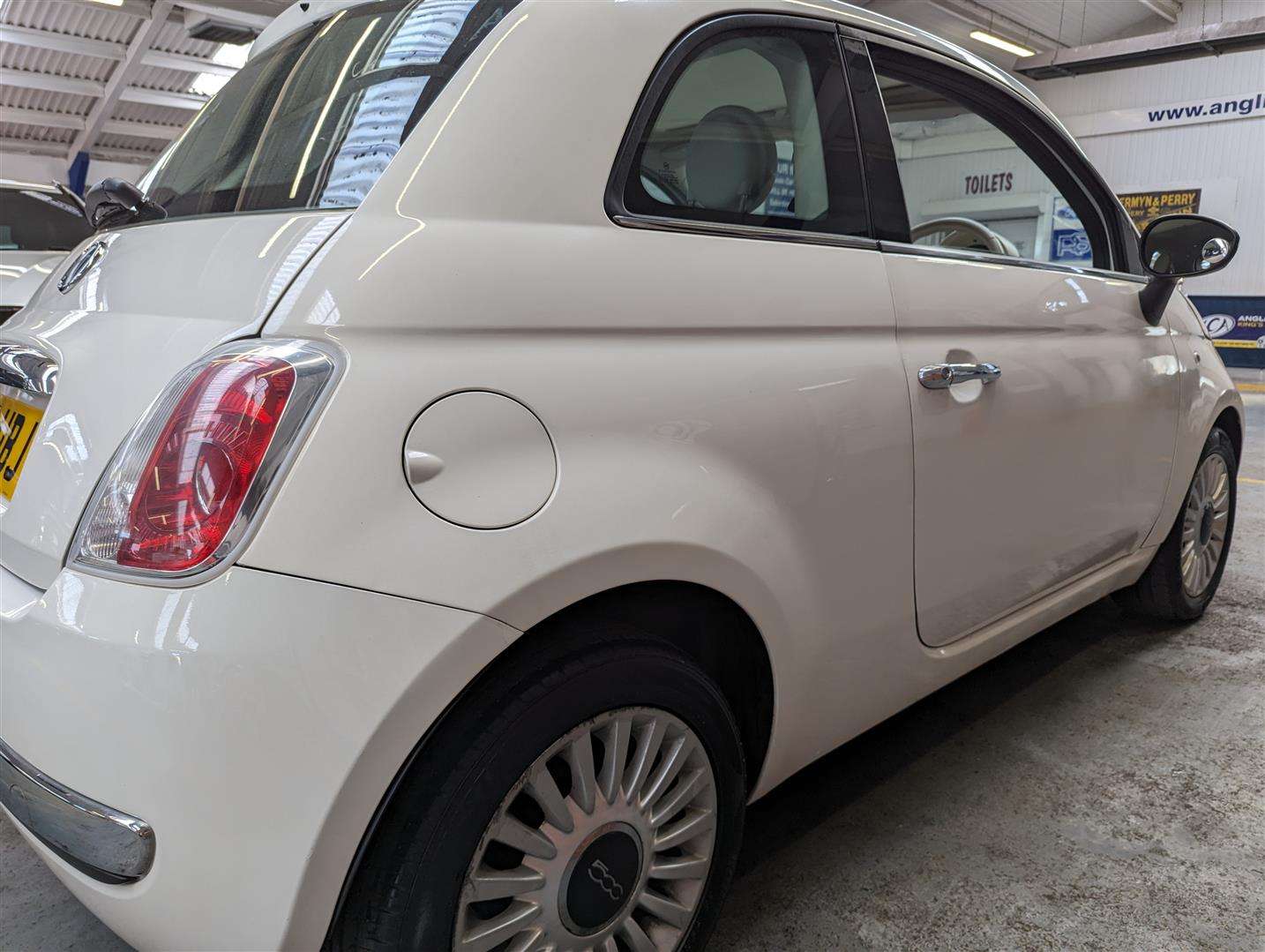 <p>2010 FIAT 500 LOUNGE</p>