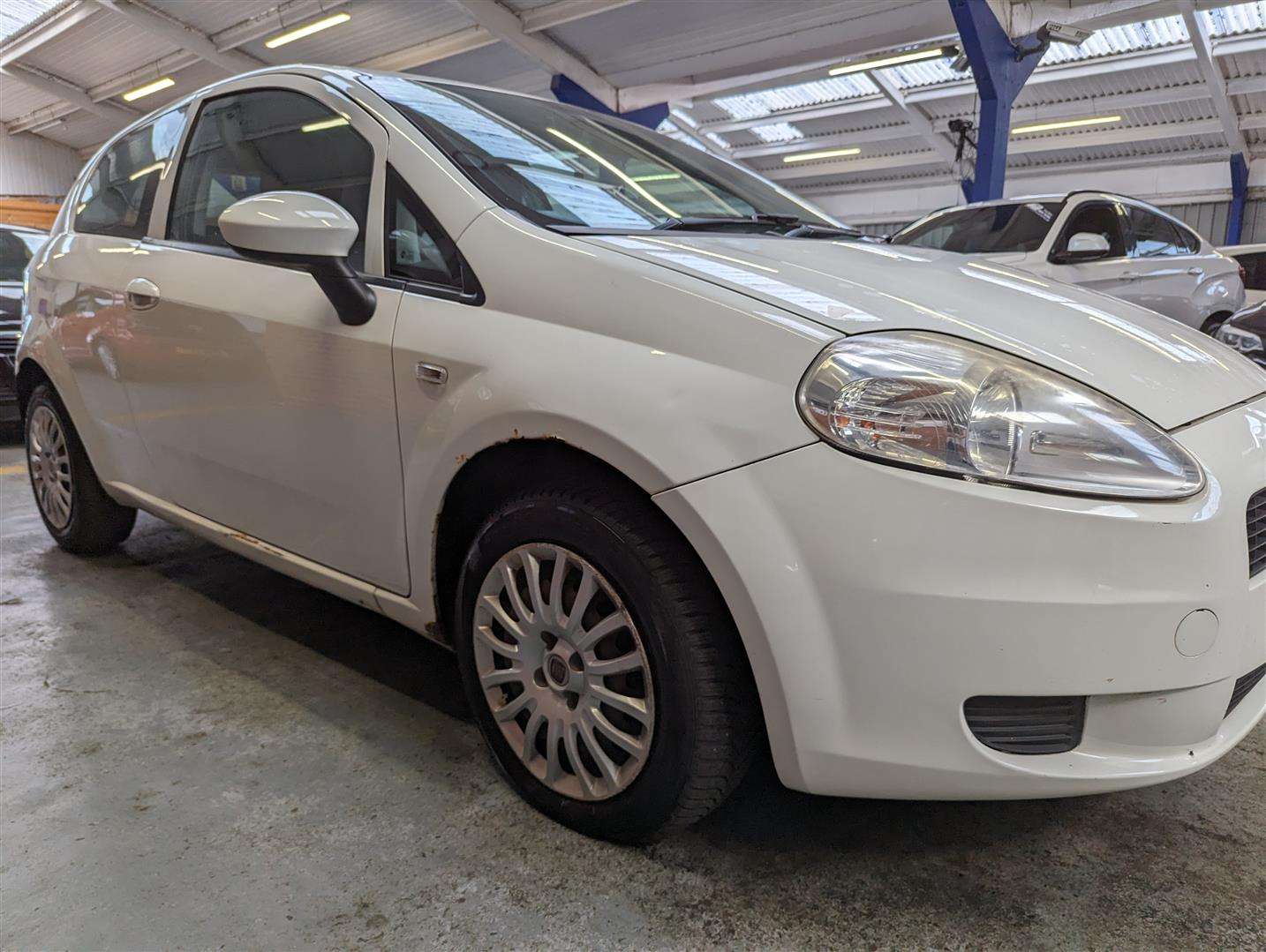 <p>2010 FIAT GRANDE PUNTO SOUND</p>