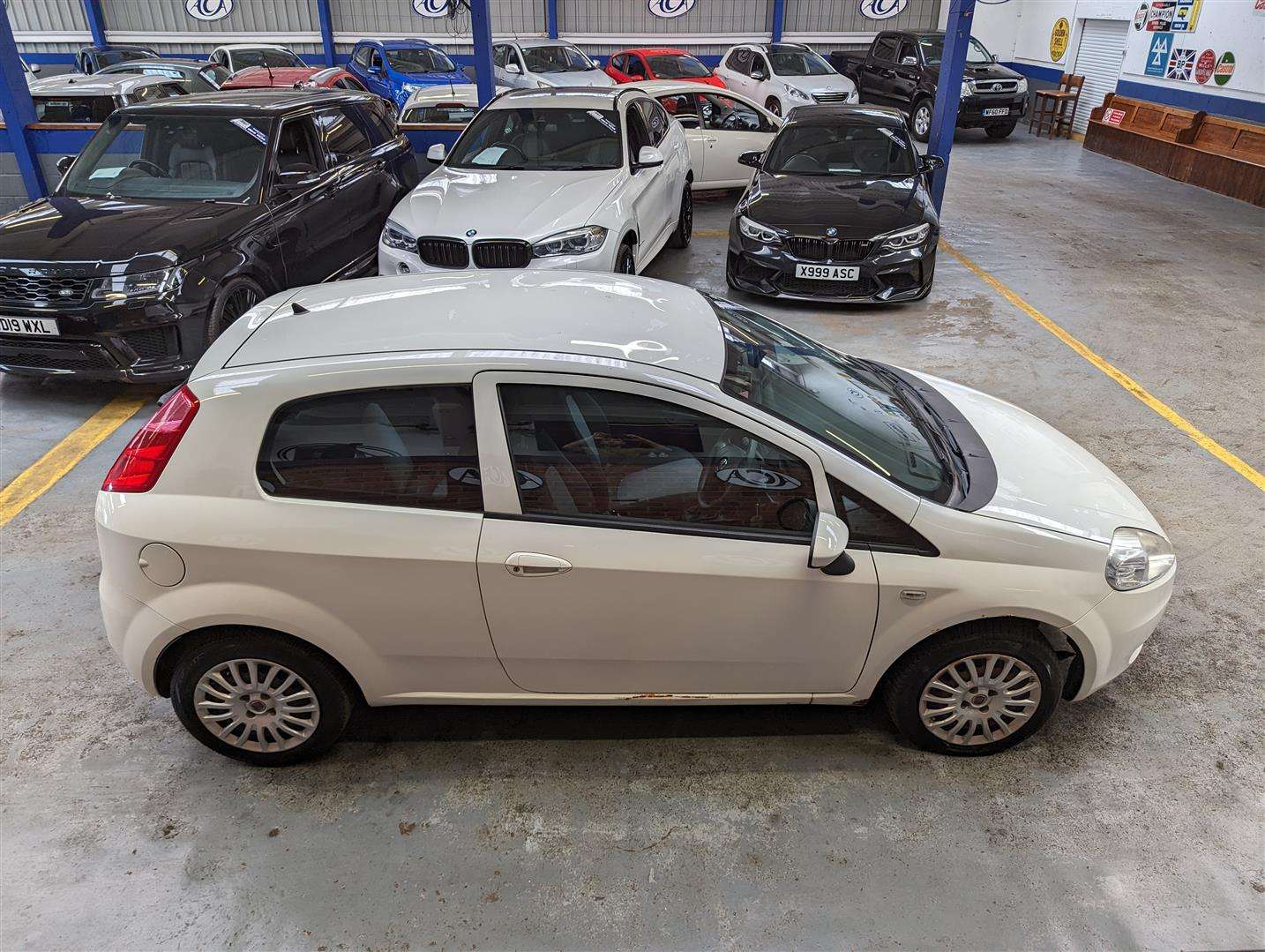 <p>2010 FIAT GRANDE PUNTO SOUND</p>