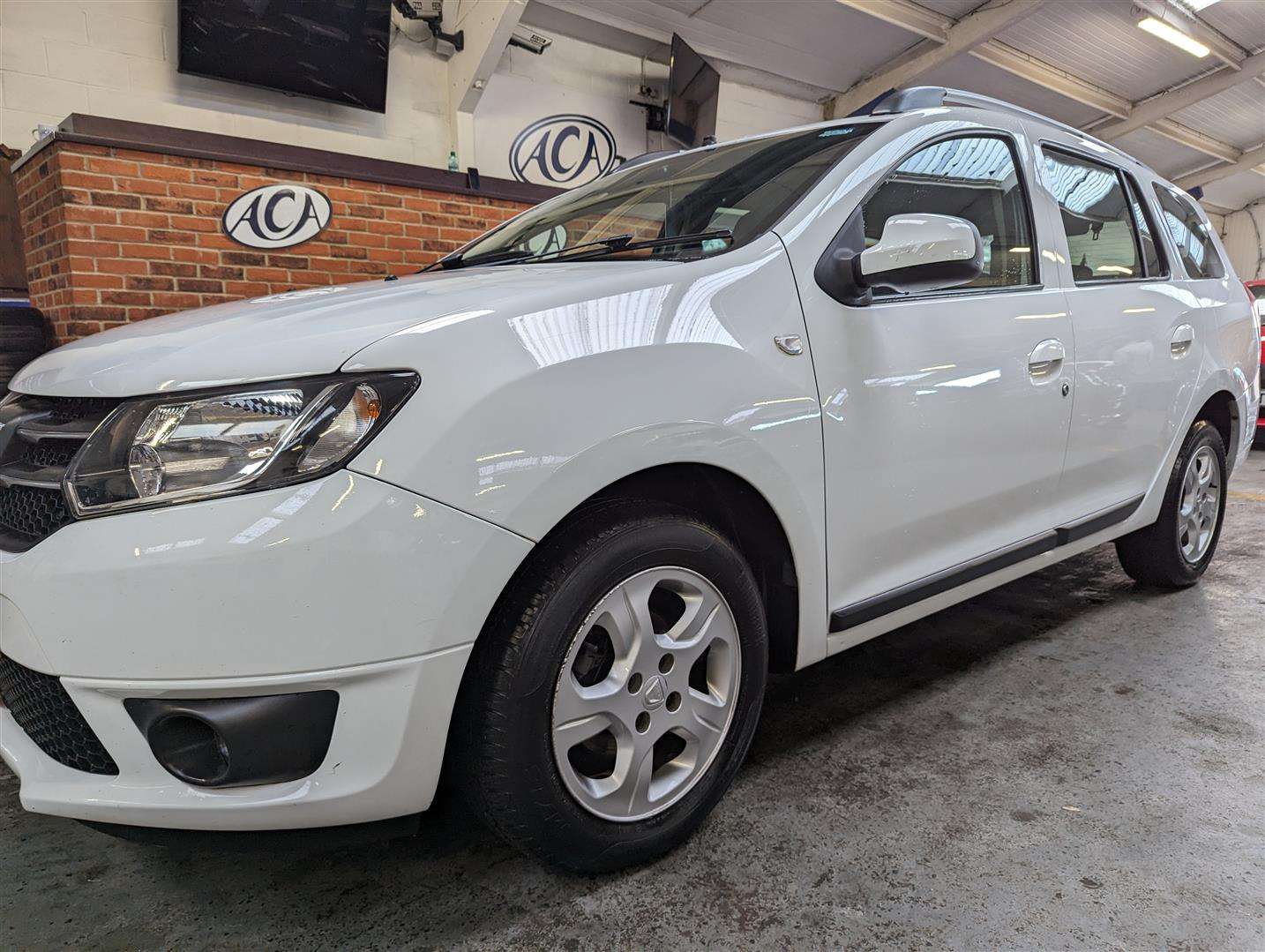 <p>2015 DACIA LOGAN MCV LAUREATE TCE</p>