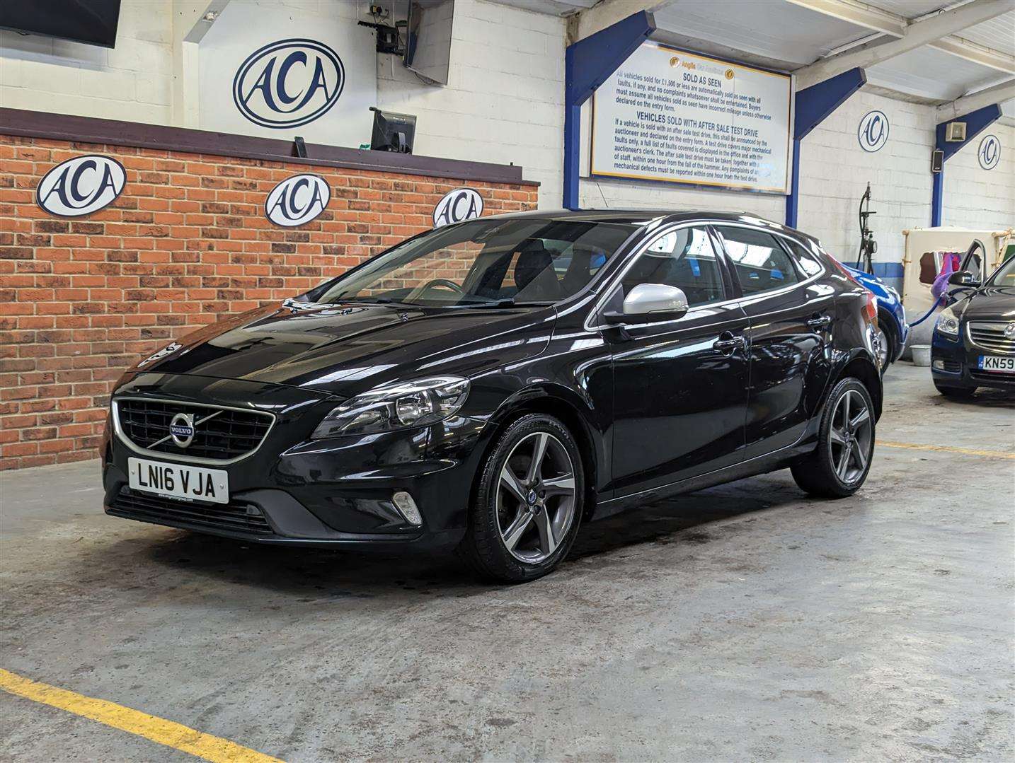 <p>2016 VOLVO V40 R-DESIGN NAV D2</p>