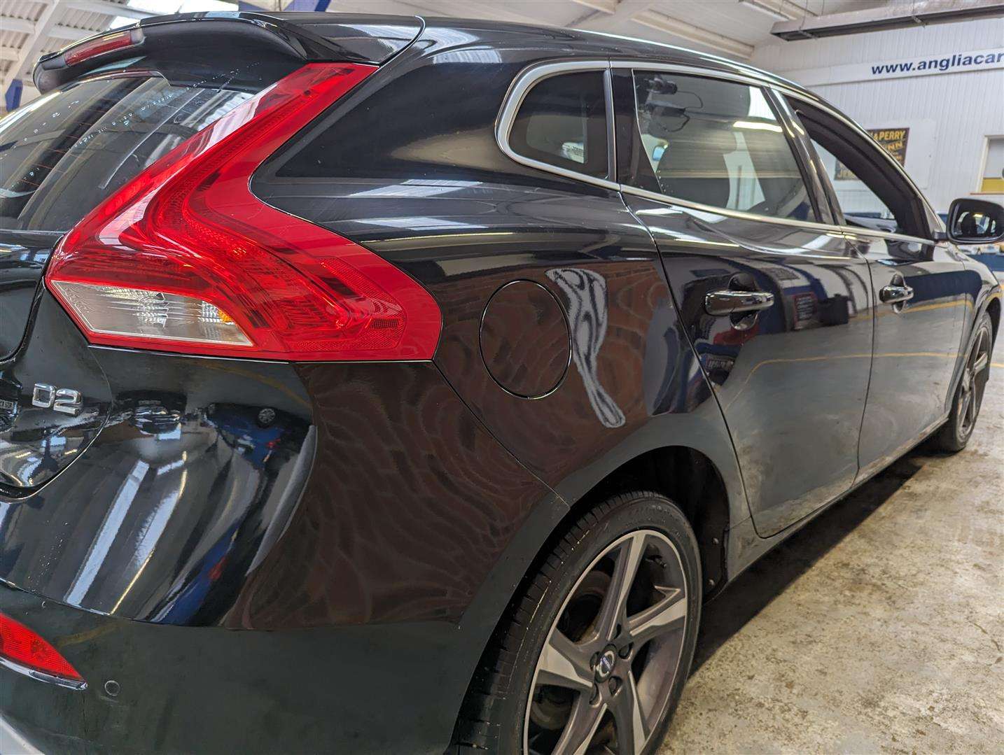 <p>2016 VOLVO V40 R-DESIGN NAV D2</p>