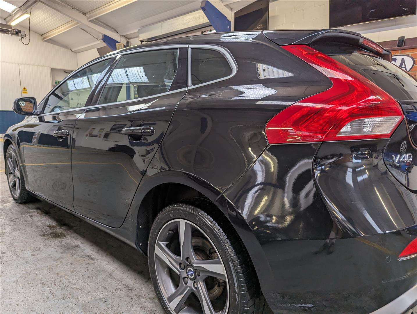 <p>2016 VOLVO V40 R-DESIGN NAV D2</p>