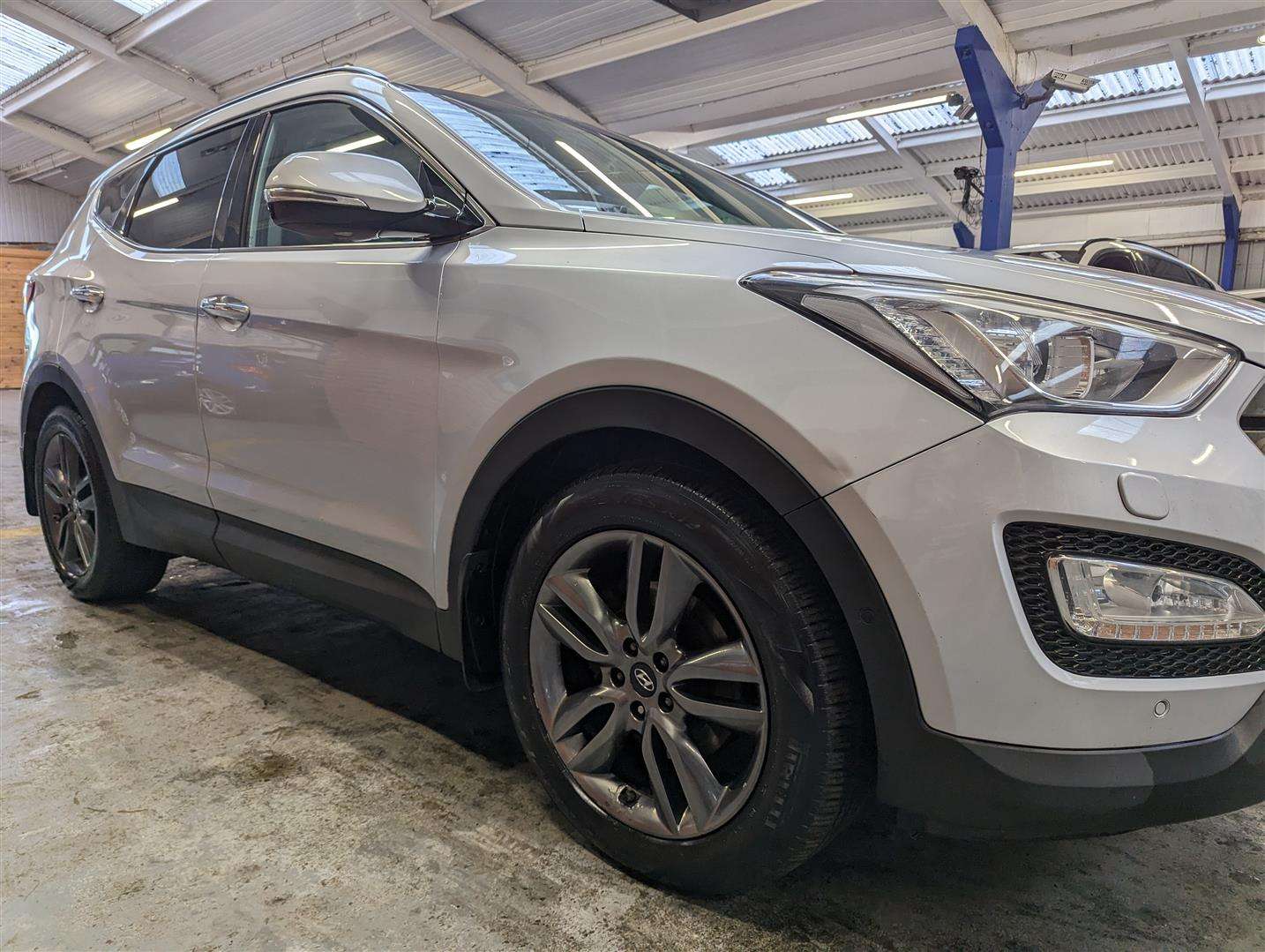 <p>2015 HYUNDAI SANTA FE PREMIUM SE CRDI</p>