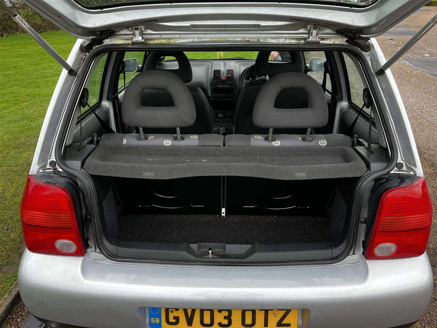 <p>2003 VOLKSWAGEN LUPO E</p>