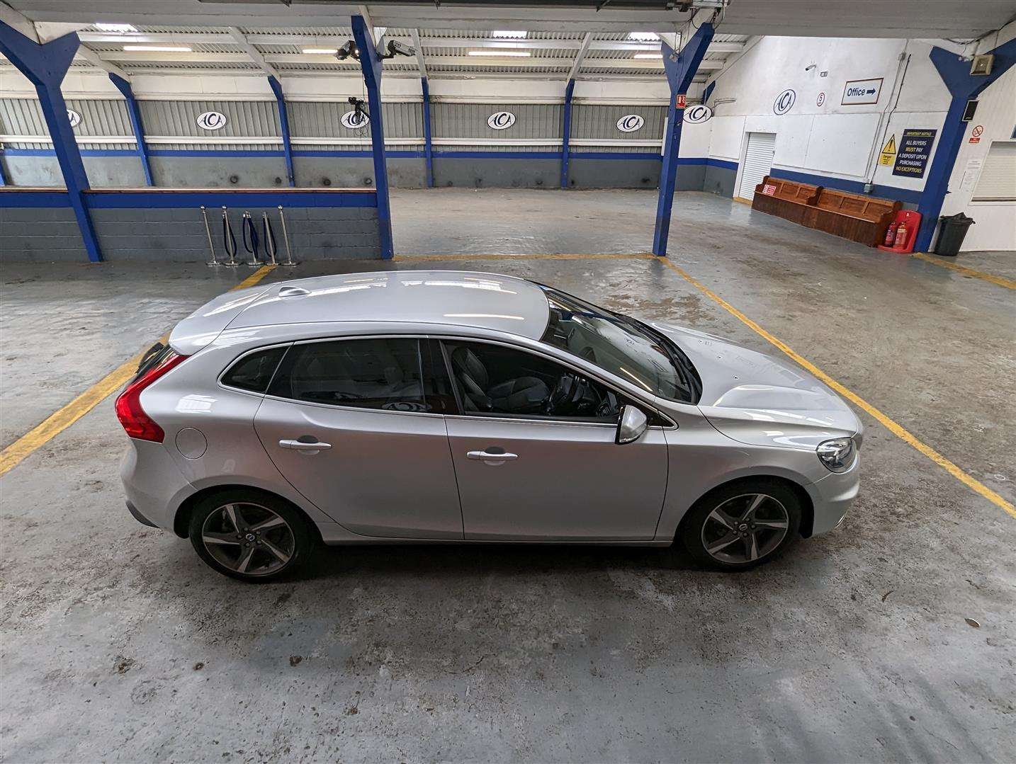 <p>2014 VOLVO V40 R-DESIGN D2</p>