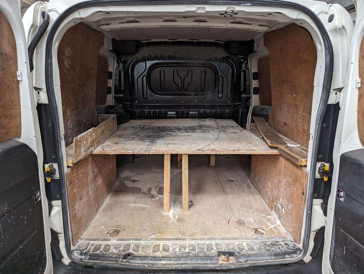 <p>2013 VAUXHALL COMBO 2000 L1H1 CDTI</p>