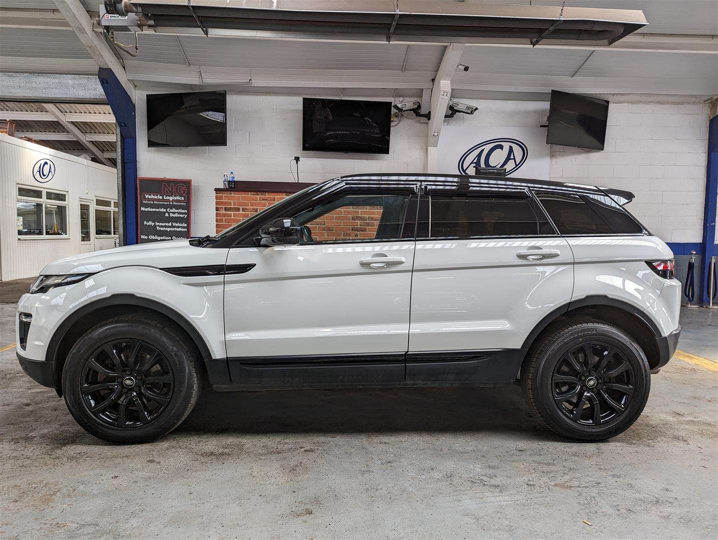 <p>2016 LAND ROVER RANGE ROVER EVOQUE SE TEC</p>