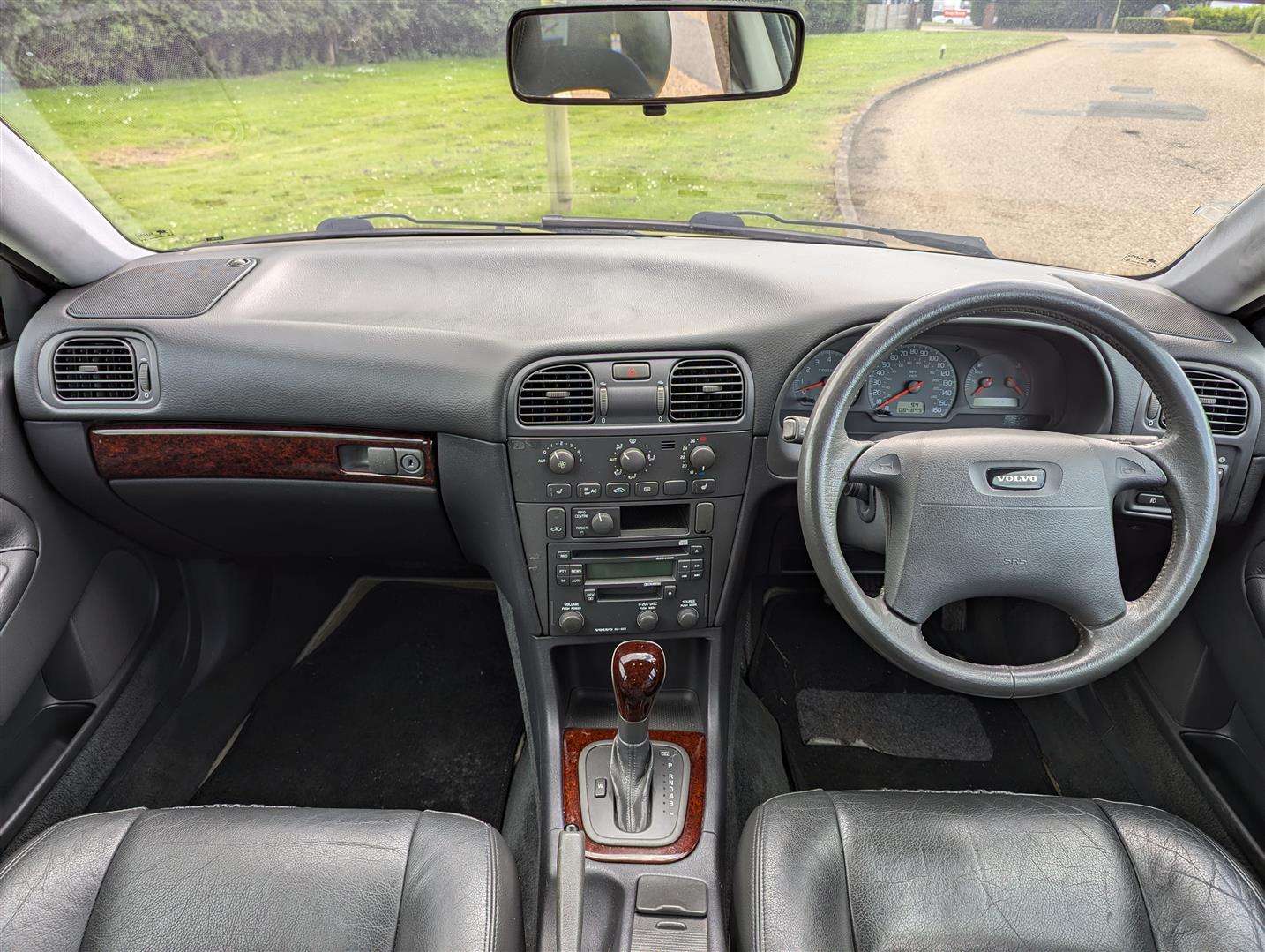 <p>2001 VOLVO V40 SE AUTO</p>