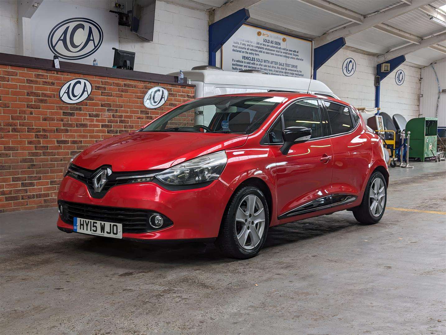 <p>2015 RENAULT CLIO DYNAMIQUE MEDIANAV</p>