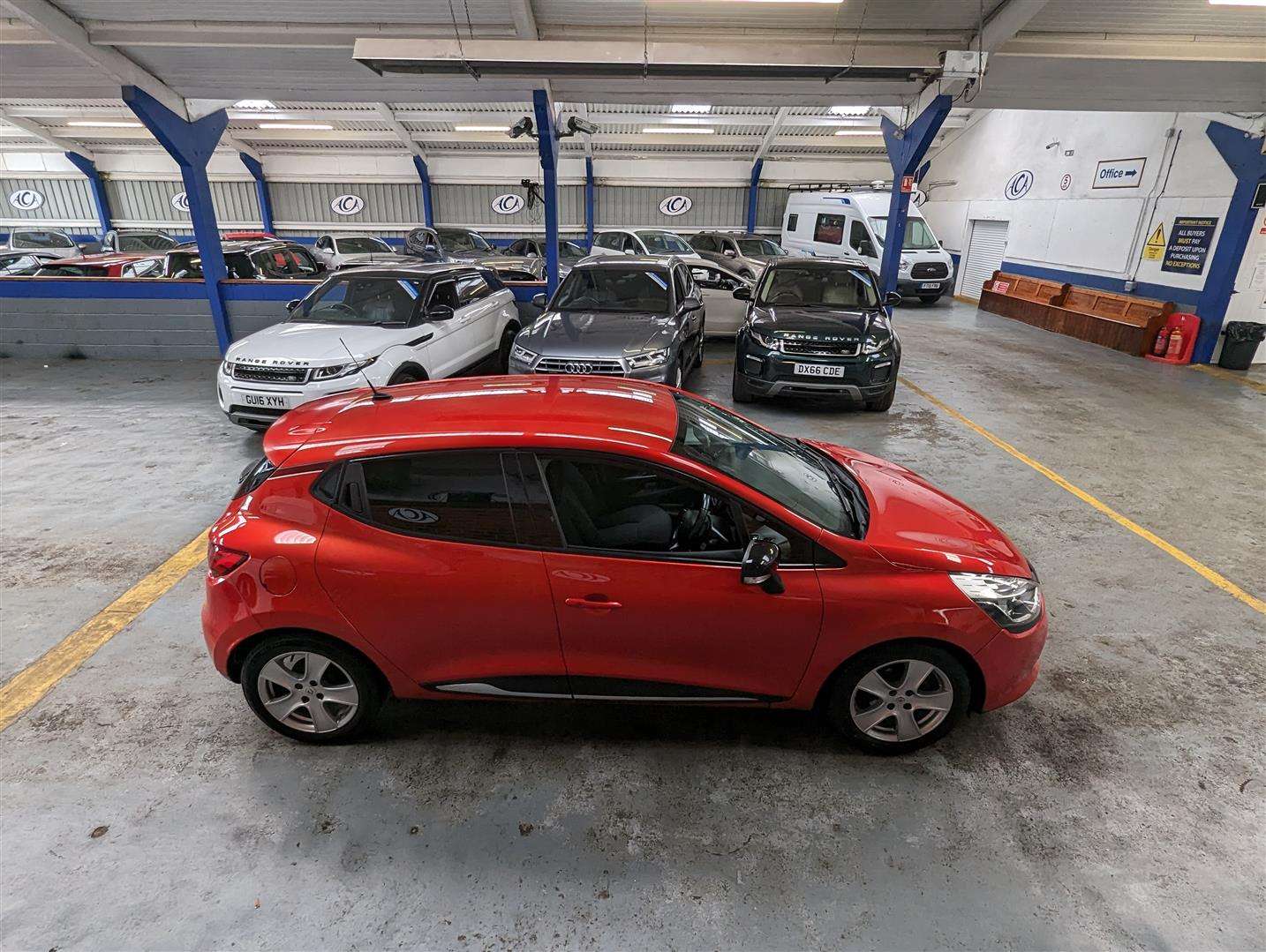 <p>2015 RENAULT CLIO DYNAMIQUE MEDIANAV</p>