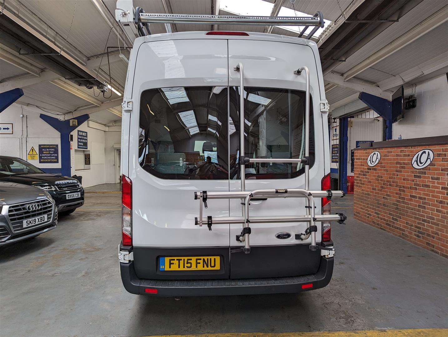 <p>2015 FORD TRANSIT 350 DAY VAN</p>