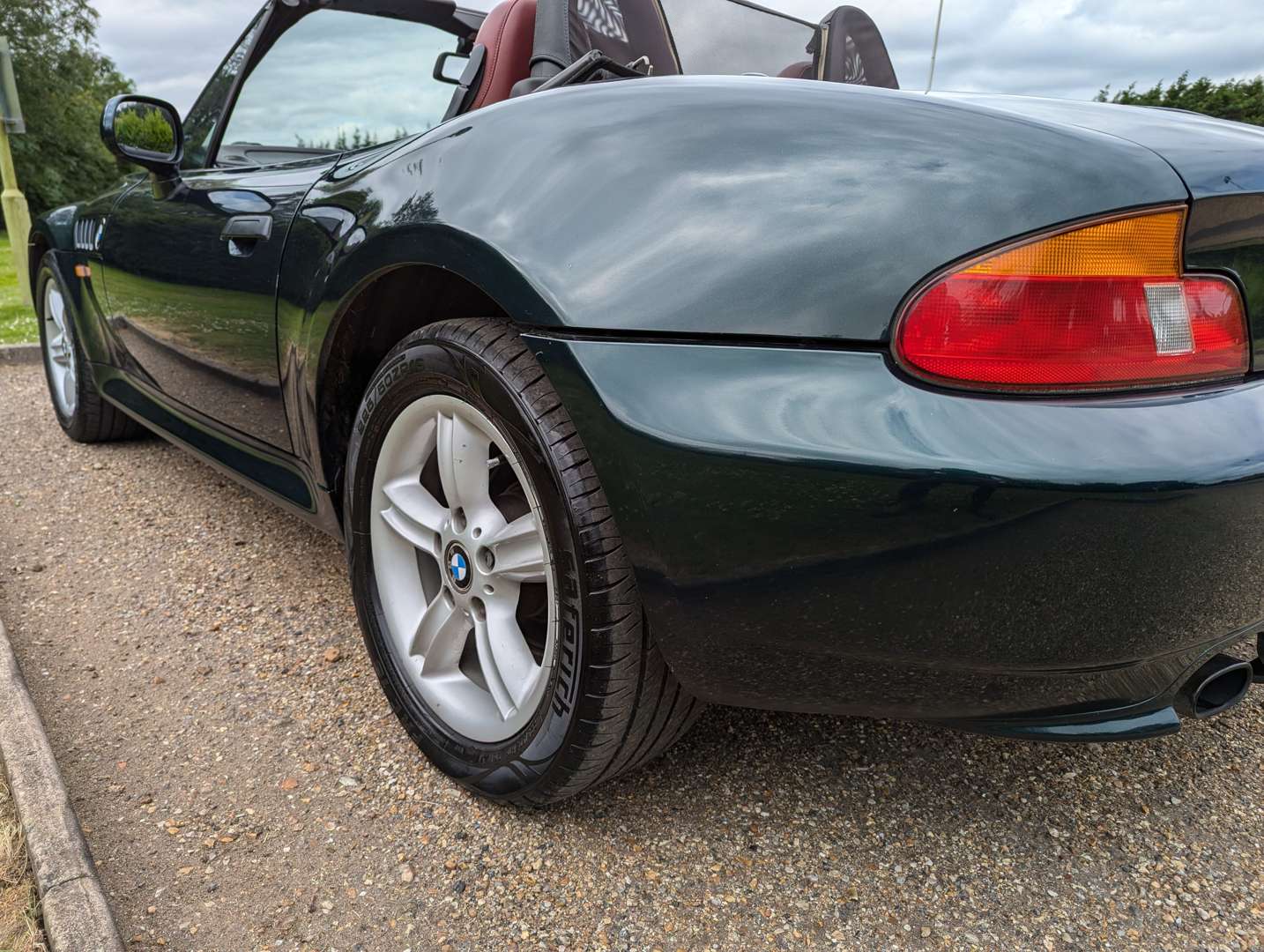 <p>2000 BMW Z3</p>