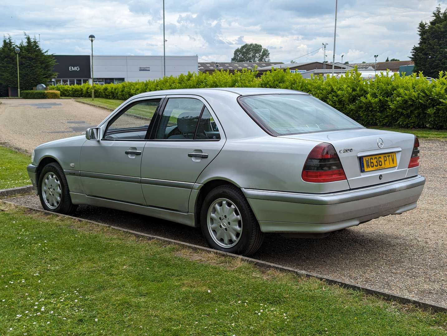 <p>2000 MERCEDES C200 ELEGANCE</p>