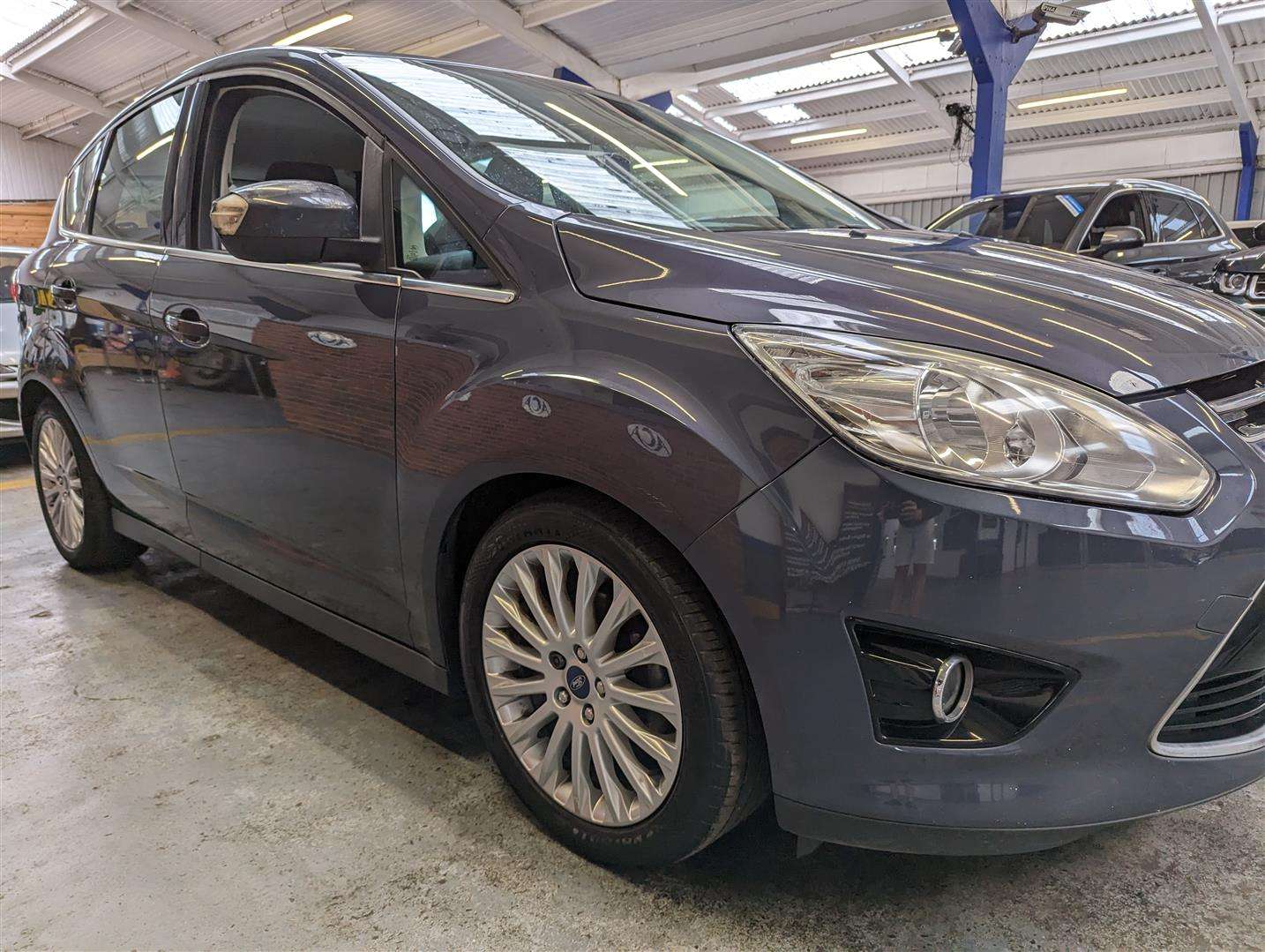 <p>2013 FORD C-MAX TITANIUM TURBO</p>