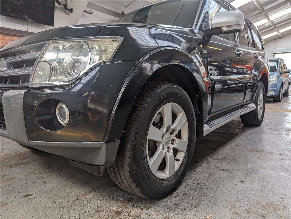 <p>2008 MITSUBISHI SHOGUN WARRIOR DI-D LWB A</p>