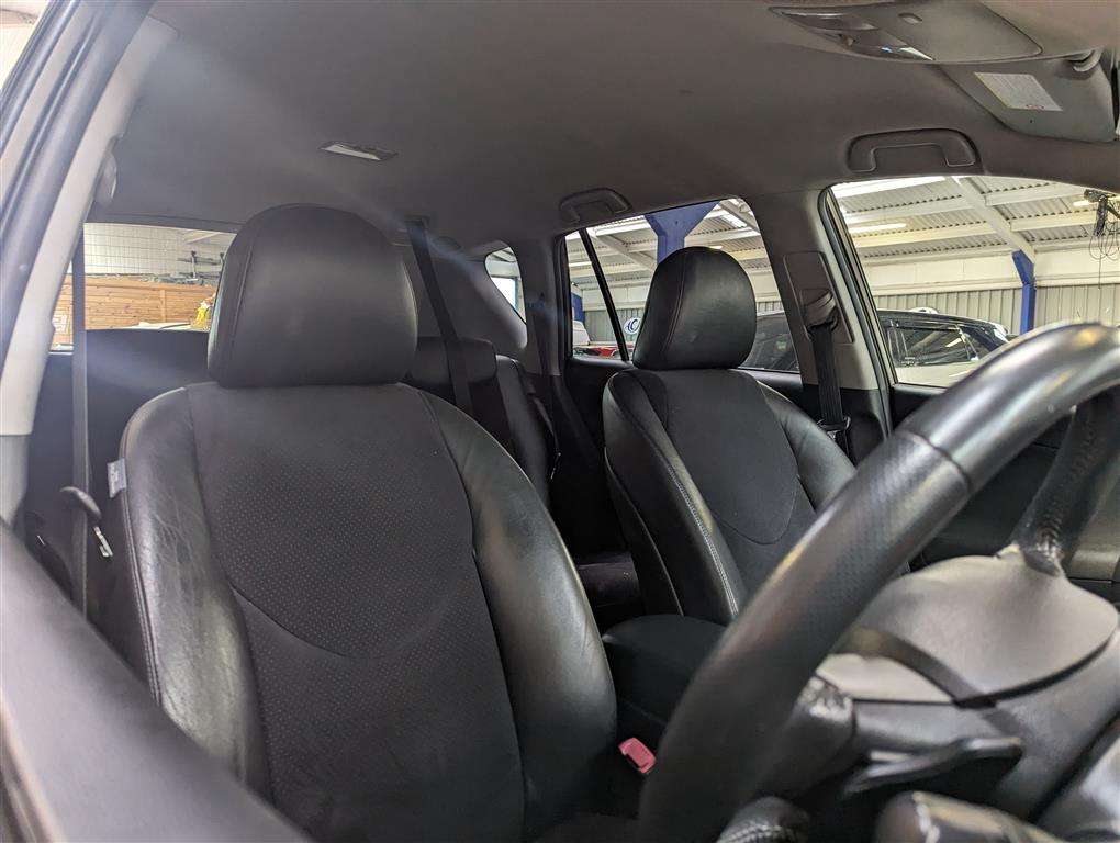 <p>2011 TOYOTA RAV4 SR D-CAT AUTO</p>