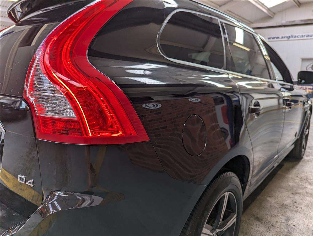 <p>2016 VOLVO XC60 R-DESIGN NAV D4 AUTO</p>