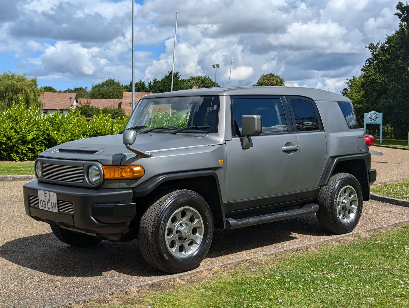 <p>2013 TOYOTA FJ CRUISER</p>